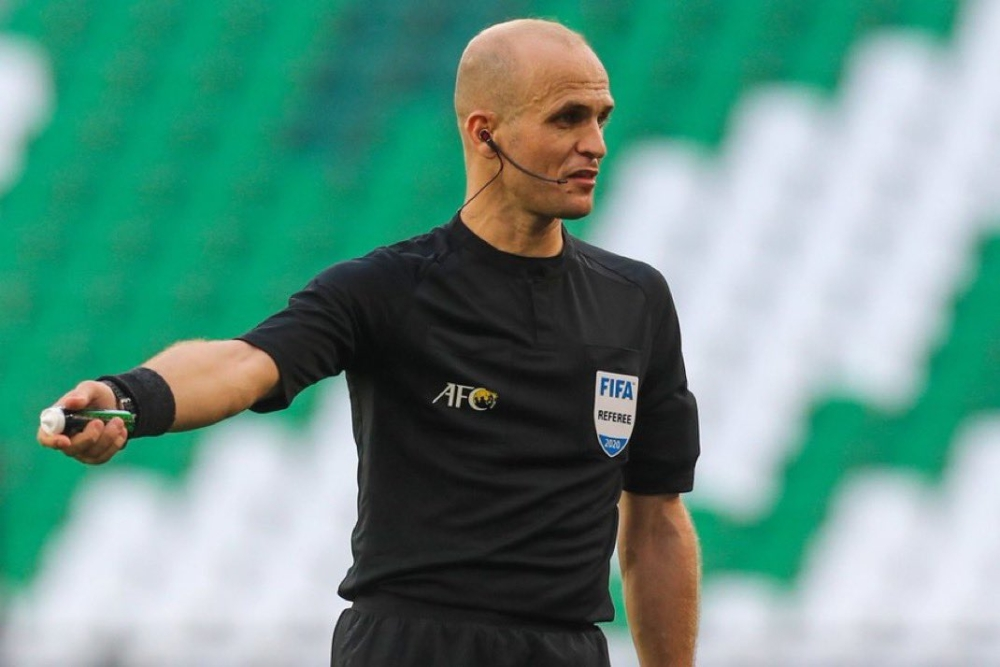 المخادمة حكماً لمباراة السعودية وعمان في كأس العرب 2025