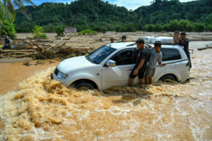Indonesia flood victims: 708 killed in Sumatra floods