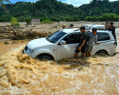 ضحايا فيضانات إندونيسيا: مقتل 708 في سيول سومطرة
