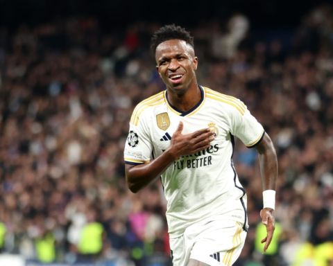 حقيقة رحيل فينيسيوس عن ريال مدريد وعلاقة تشابي ألونسو