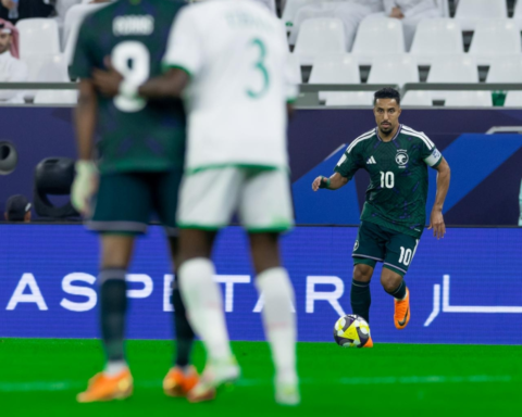 خبير تحكيمي يوضح صحة إلغاء هدف عمان ضد السعودية بكأس العرب