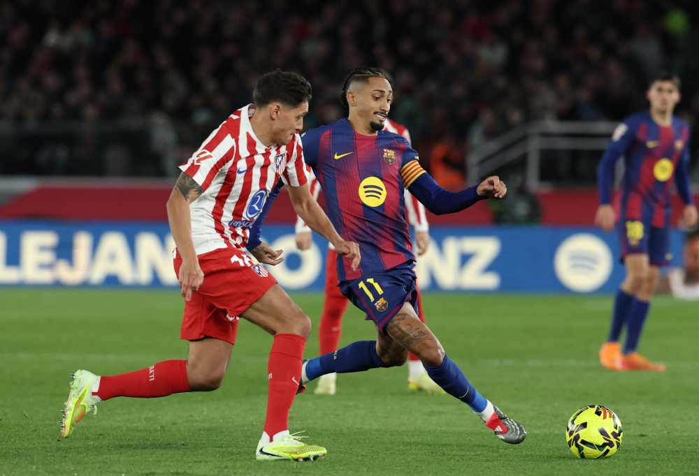 برشلونة يهزم أتلتيكو مدريد 1-0 في قمة الدوري الإسباني