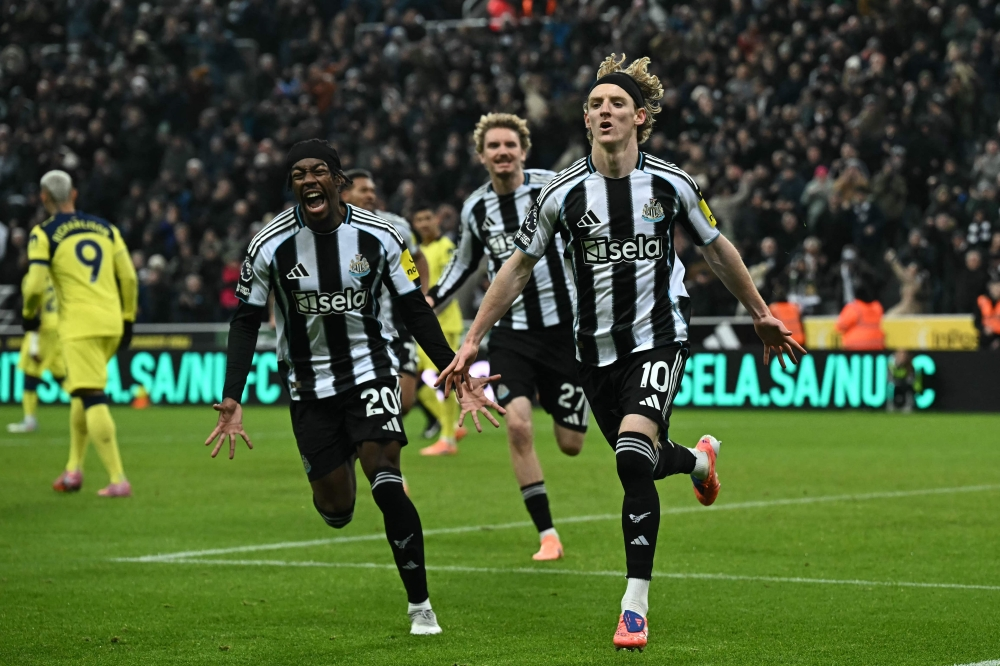 توتنهام يسحق نيوكاسل 4-1 ويعود لسكة الانتصارات بالبريميرليج