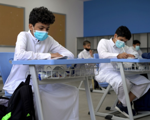 دليل وقاية لمكافحة العدوى بالمدارس: إجراءات وقائية مشددة