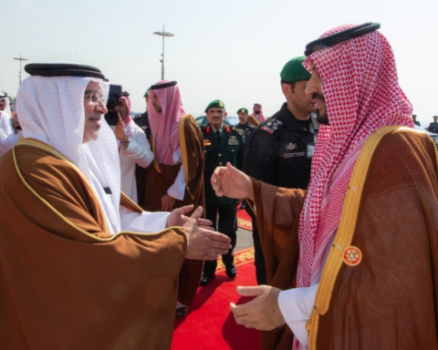 ولي العهد يترأس وفد المملكة في القمة الخليجية 46 بالبحرين