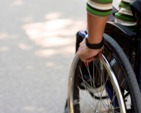 8 قرارات لتمكين ذوي الإعاقة تشمل التأمين والسجلات الوطنية