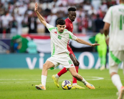 الجزائر والسودان: تعادل سلبي في كأس العرب 2025 وطرد آدم وناس