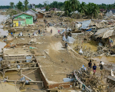 ارتفاع ضحايا فيضانات إندونيسيا إلى 770 قتيلاً ومئات المفقودين