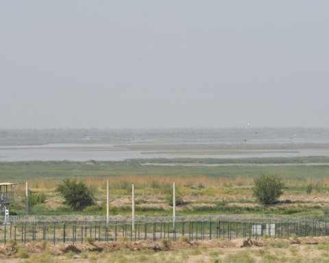 أوزبكستان تعيد فتح حدودها مع أفغانستان بالكامل عبر معبر ترميز