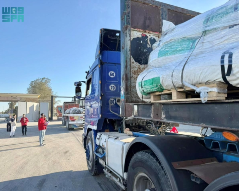 مساعدات سعودية جديدة لغزة: خيام ومواد إغاثية تعبر رفح