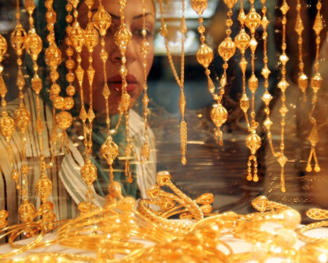 سعر جرام الذهب عيار 21 اليوم الخميس 4-12-2025 في مصر وتفاصيل الانخفاض