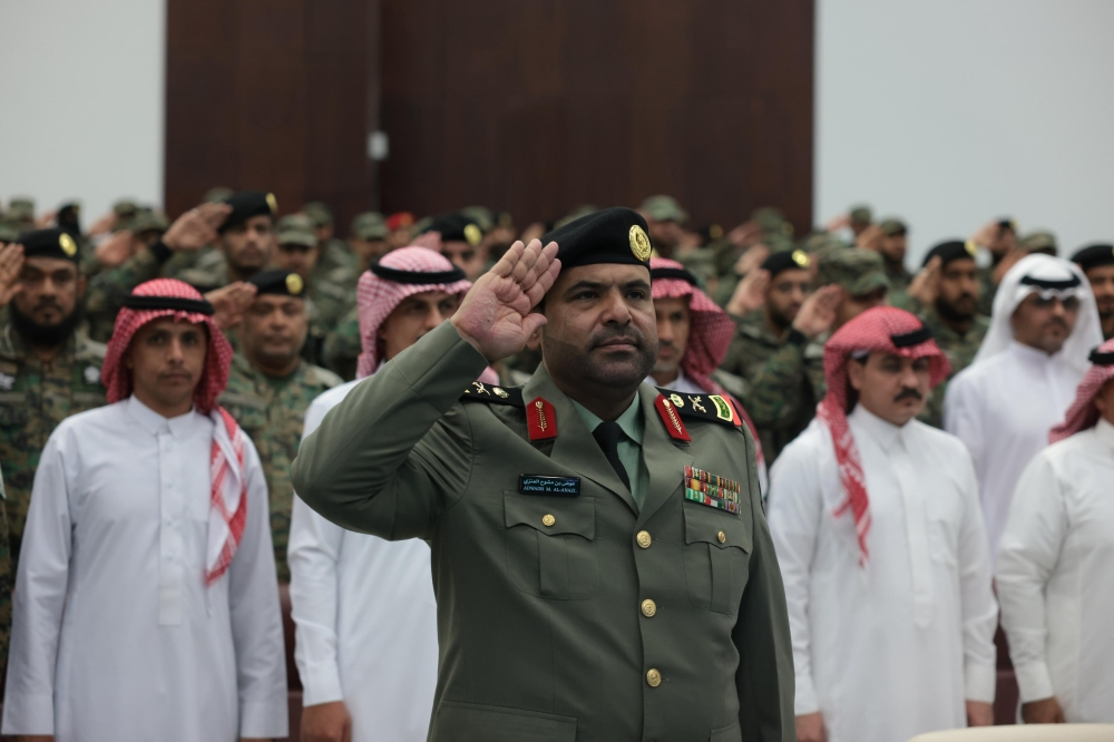 اللواء العنزي يكرم متقاعدي الأفواج الأمنية برعاية وزير الداخلية
