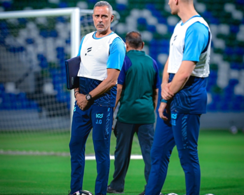 صفقات الفتح الشتوية: غوميز يطلب بديل إيكامبي ومفاوضات مروان عطية