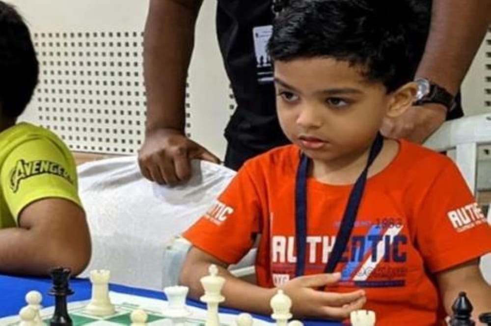 أصغر لاعب شطرنج في العالم: طفل هندي يدخل تصنيف FIDE