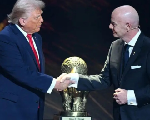 ترامب يحصد جائزة فيفا للسلام الأولى بقرعة مونديال 2026