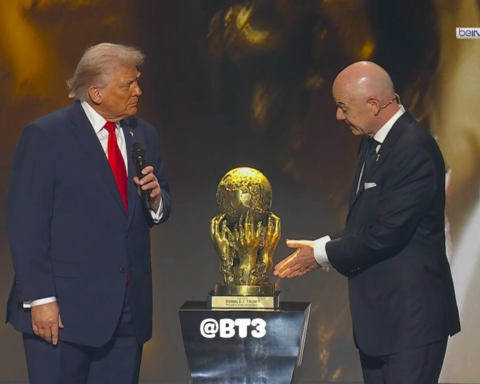 ترامب يحصل على جائزة فيفا بقرعة مونديال 2026 - تفاصيل
