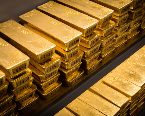 أسعار الذهب اليوم: ارتفاع فوري وتراجع أسبوعي طفيف