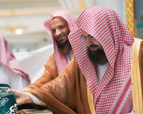 السديس يشيد بجهود المتطوعين في الحرمين الشريفين ودورهم الحضاري