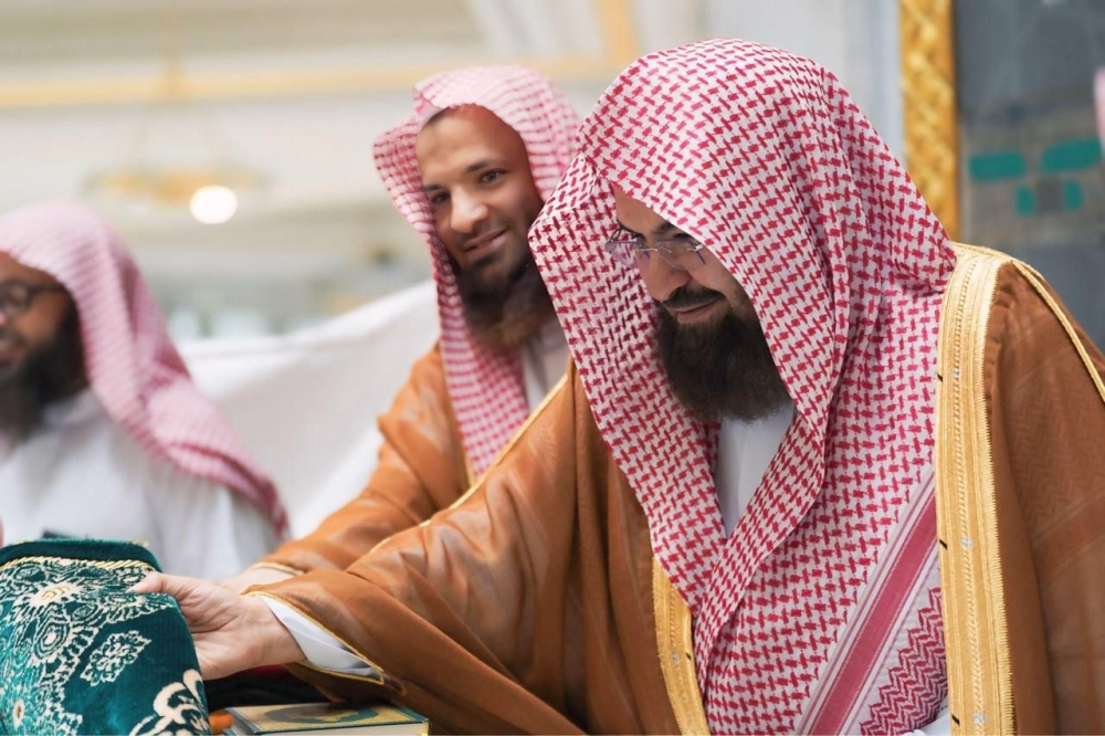 السديس يشيد بجهود المتطوعين في الحرمين الشريفين ودورهم الحضاري