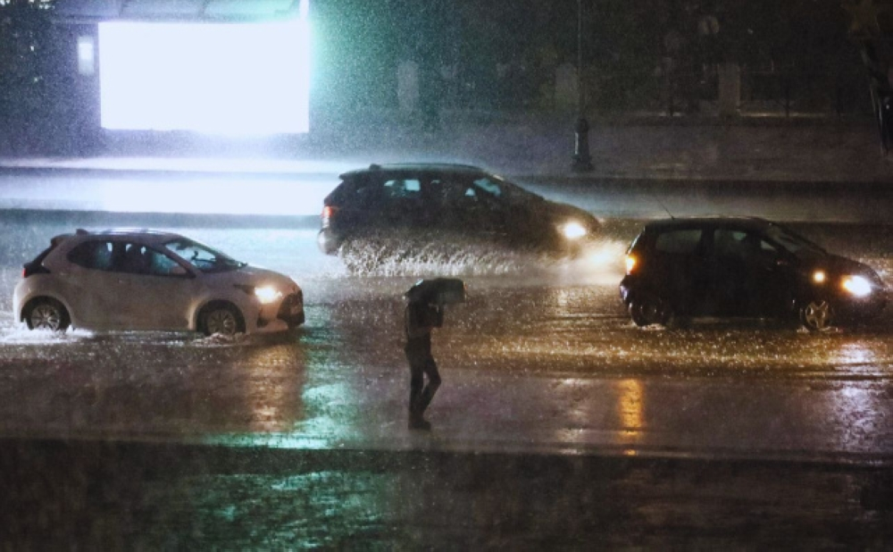 عاصفة قوية تضرب أجزاء من اليونان تعطل المرور وتغلق المدارس - وكالات