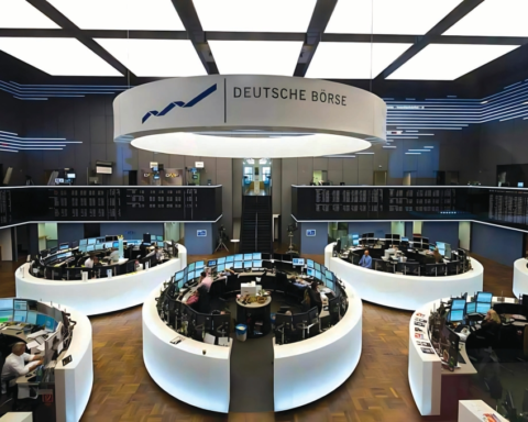 الأسهم الأوروبية ترتفع أسبوعياً بدعم قطاع السيارات والفائدة