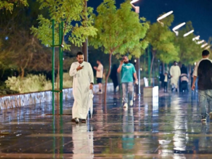 طقس السعودية اليوم: أمطار غزيرة وسيول في 4 مناطق وتنبيهات