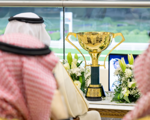 أمير الرياض يتوج الفائزين بكأسي ولي العهد للخيل بميدان الملك عبدالعزيز
