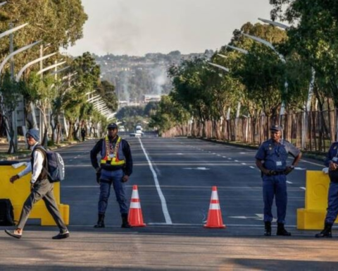 مقتل 11 شخصاً في هجوم مسلح على فندق بجنوب أفريقيا