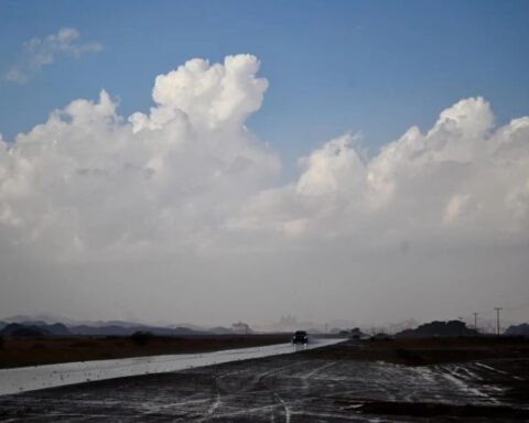 طقس السعودية اليوم: أمطار غزيرة وسيول في تبوك والشمال