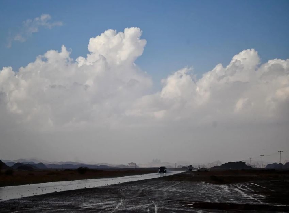 طقس السعودية اليوم: أمطار غزيرة وسيول في تبوك والشمال