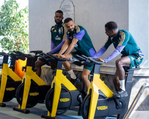 السعودية تواجه المغرب: الأخضر يستعد لحسم التأهل في كأس العرب