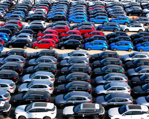 مستقبل السيارات الكهربائية في أوروبا: هل يتم تأجيل حظر 2035؟