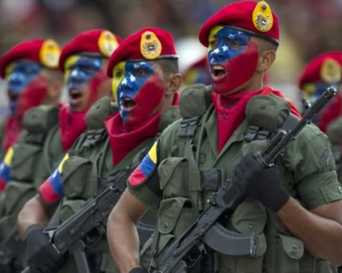 فنزويلا تحشد 5600 جندي لمواجهة التحركات الأمريكية في الكاريبي