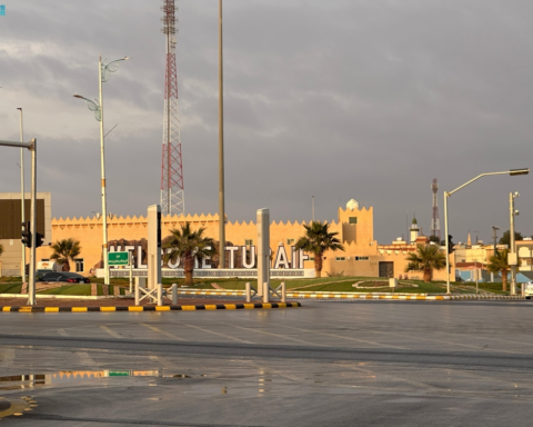 طقس السعودية اليوم: أمطار غزيرة وسيول وضباب على 10 مناطق
