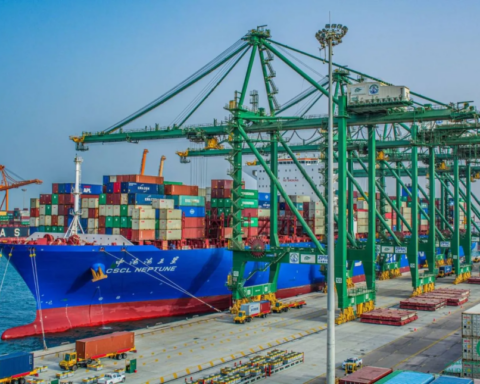 موانئ تطلق خدمة شحن جديدة بميناء الملك عبدالعزيز بالدمام