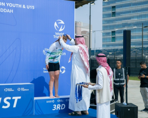 بن جلوي يتوج أبطال آسيا للترايثلون 2025 بجدة