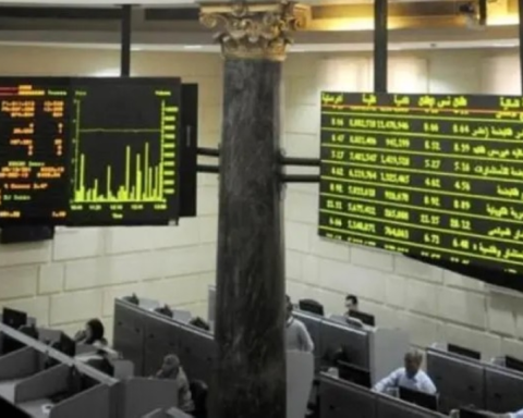 البورصة المصرية تربح 17 مليار جنيه ومؤشراتها ترتفع جماعياً