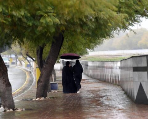 طقس السعودية اليوم: أمطار غزيرة بالمدينة وتبوك وضباب بالشرقية