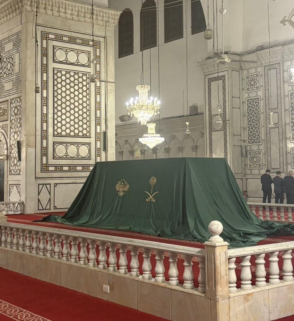 الرئيس السوري يكشف عن هدية محمد بن سلمان: قطعة من ستار الكعبة