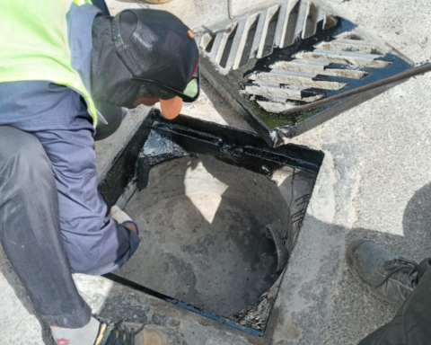 بلدية بقيق تنهي استعدادات موسم الأمطار بـ 160 كادراً و26 آلية