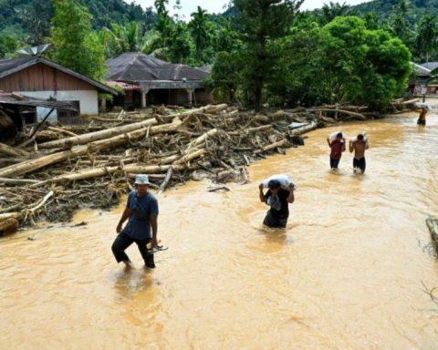 فيضانات إندونيسيا: 961 قتيلًا ودمار واسع في سومطرة