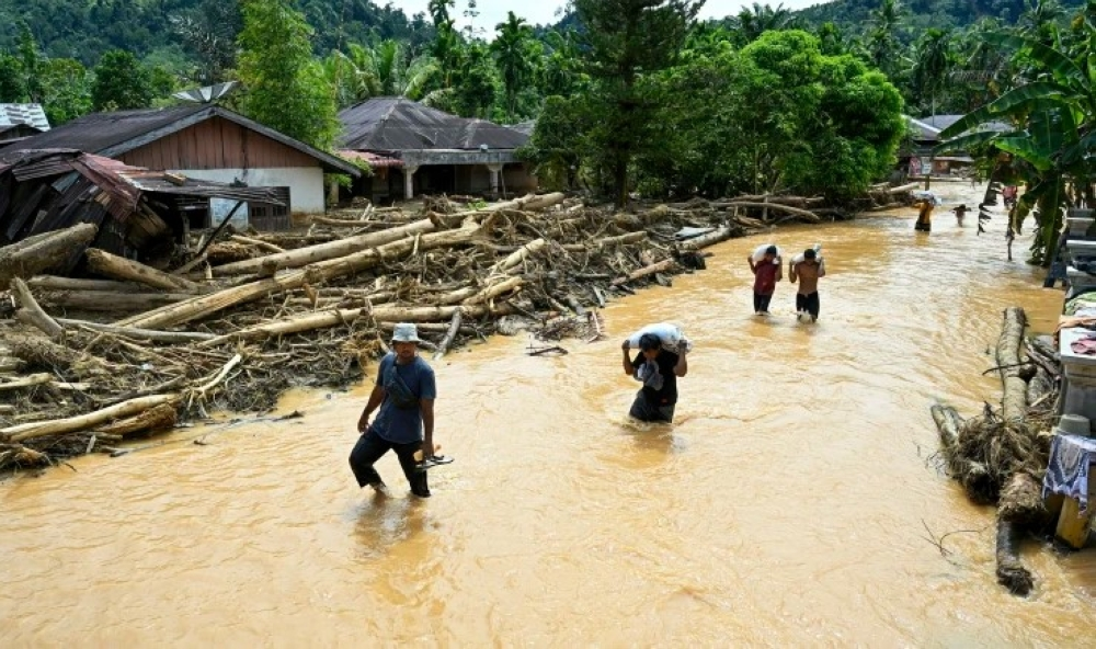 فيضانات إندونيسيا: 961 قتيلًا ودمار واسع في سومطرة