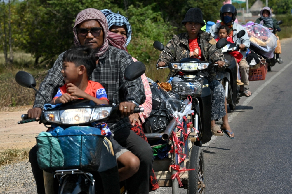 اشتباكات تايلاند وكمبوديا: إجلاء 500 ألف وتوتر حدودي