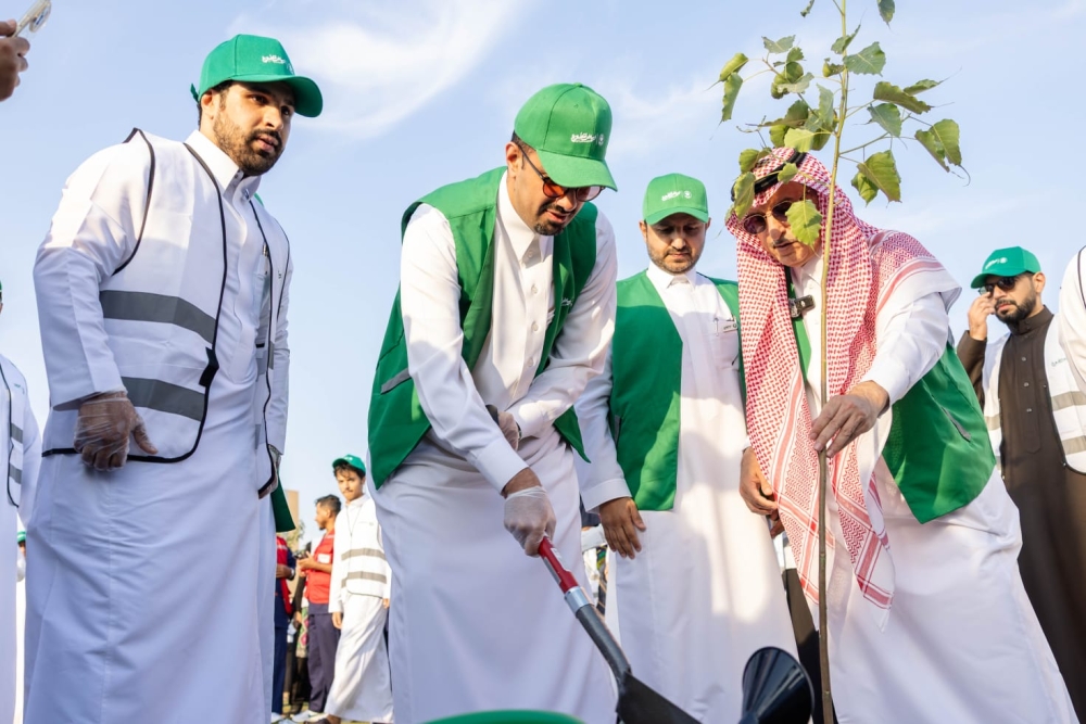 الغطاء النباتي يدعم مبادرة الرياض تتطوع بـ 80 ألف شتلة