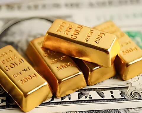 أسعار الذهب تستقر قرب أعلى مستوياتها مع ترقب خفض الفائدة