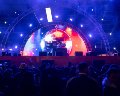 الثقافة الإثيوبية في انسجام عالمي: قهوة وموسيقى بحديقة السويدي