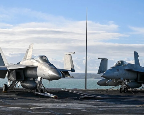 الجيش الأمريكي يكثف طلعاته الجوية فوق فنزويلا بمقاتلات وقاذفات