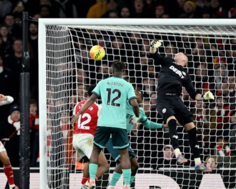 أرسنال يهزم وولفرهامبتون 2-1 ويعزز صدارة الدوري الإنجليزي