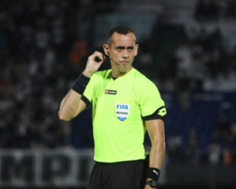 حكم مباراة السعودية والأردن في نصف نهائي كأس العرب 2025