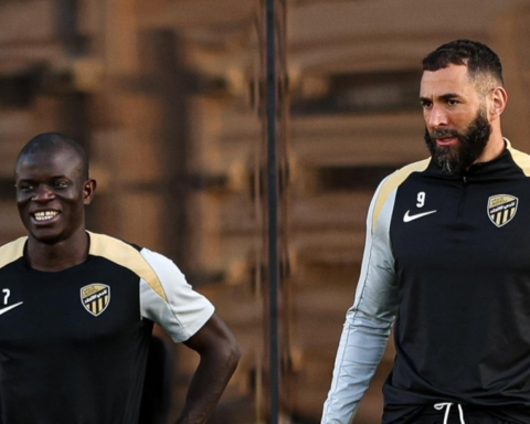 تجديد عقود بنزيما وكانتي مع الاتحاد: تفاصيل المفاوضات والرواتب